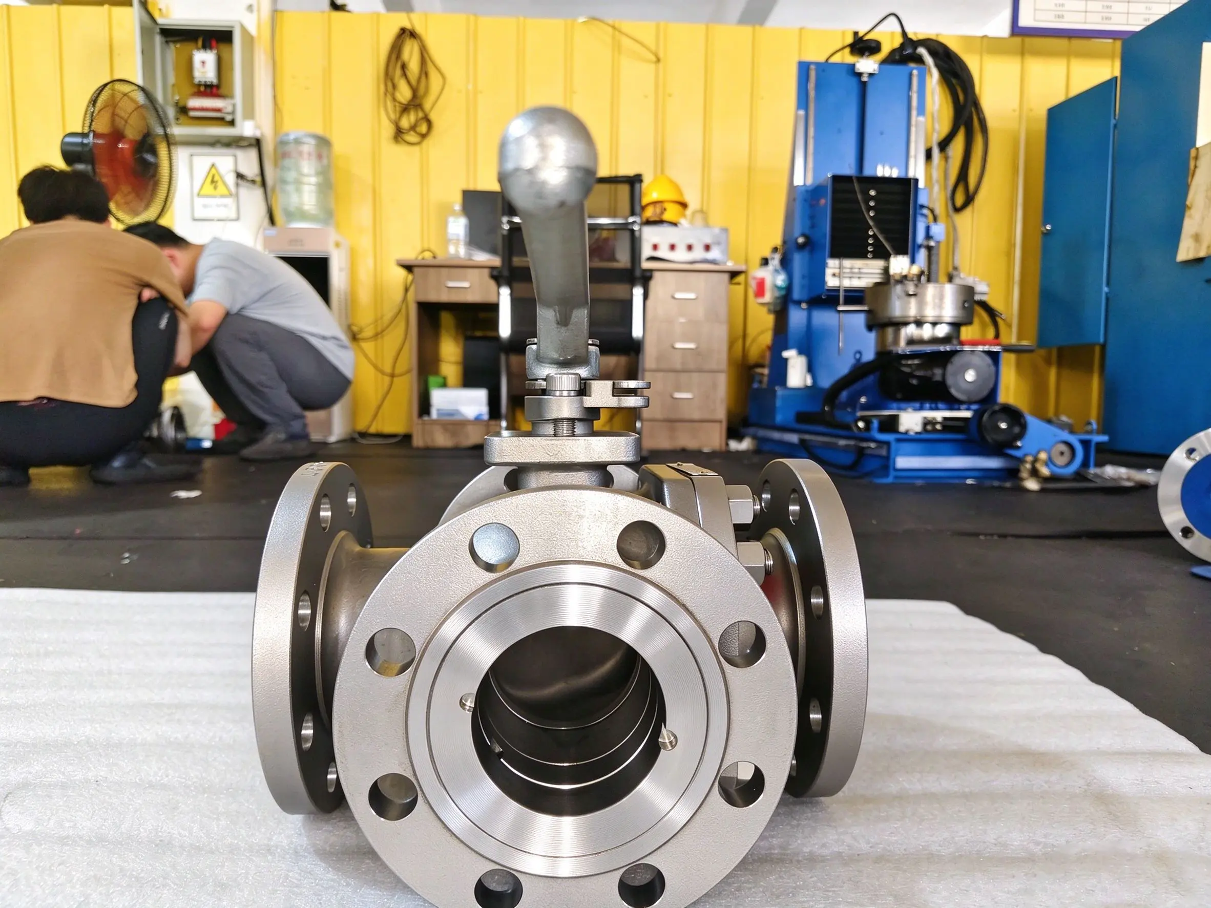 GMK 4-way ball valve flanged stainless steel multi-port flow control