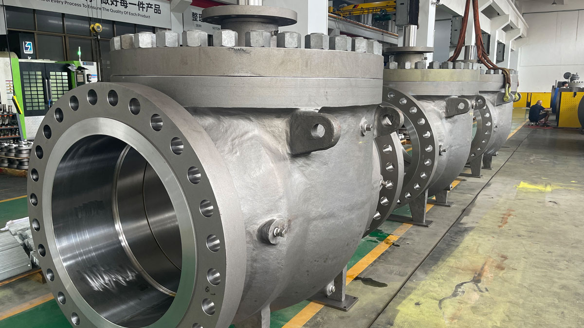 Large bore industrial ball valve with full bore flow path